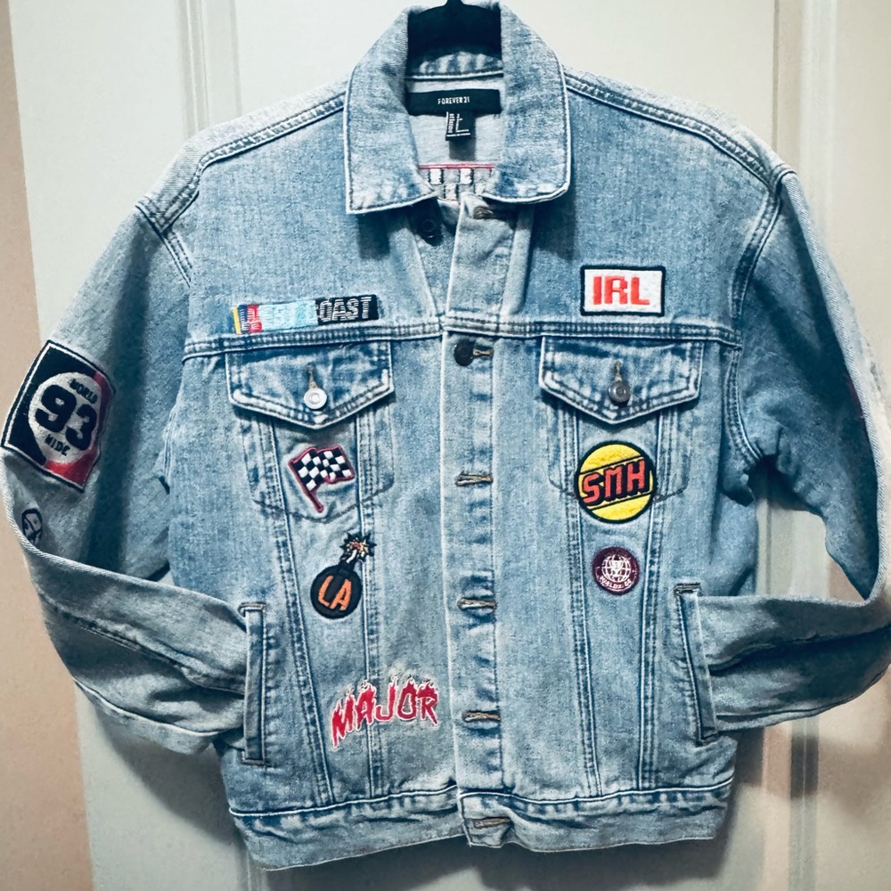 Forever 21 Blue Denim Jacket with Patches Women’s Size Small